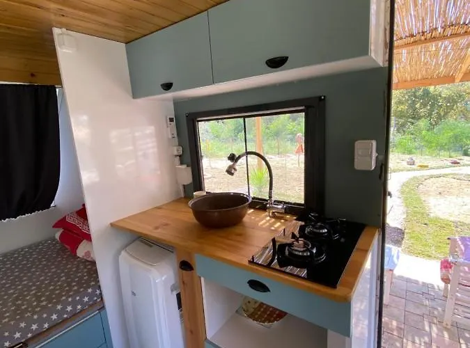 Carpe Diem Karavan 酒店 *